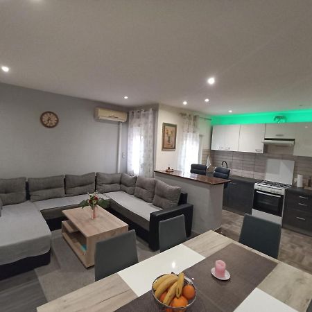 Hukic A2 And A1 Apartment Fazana Exterior photo