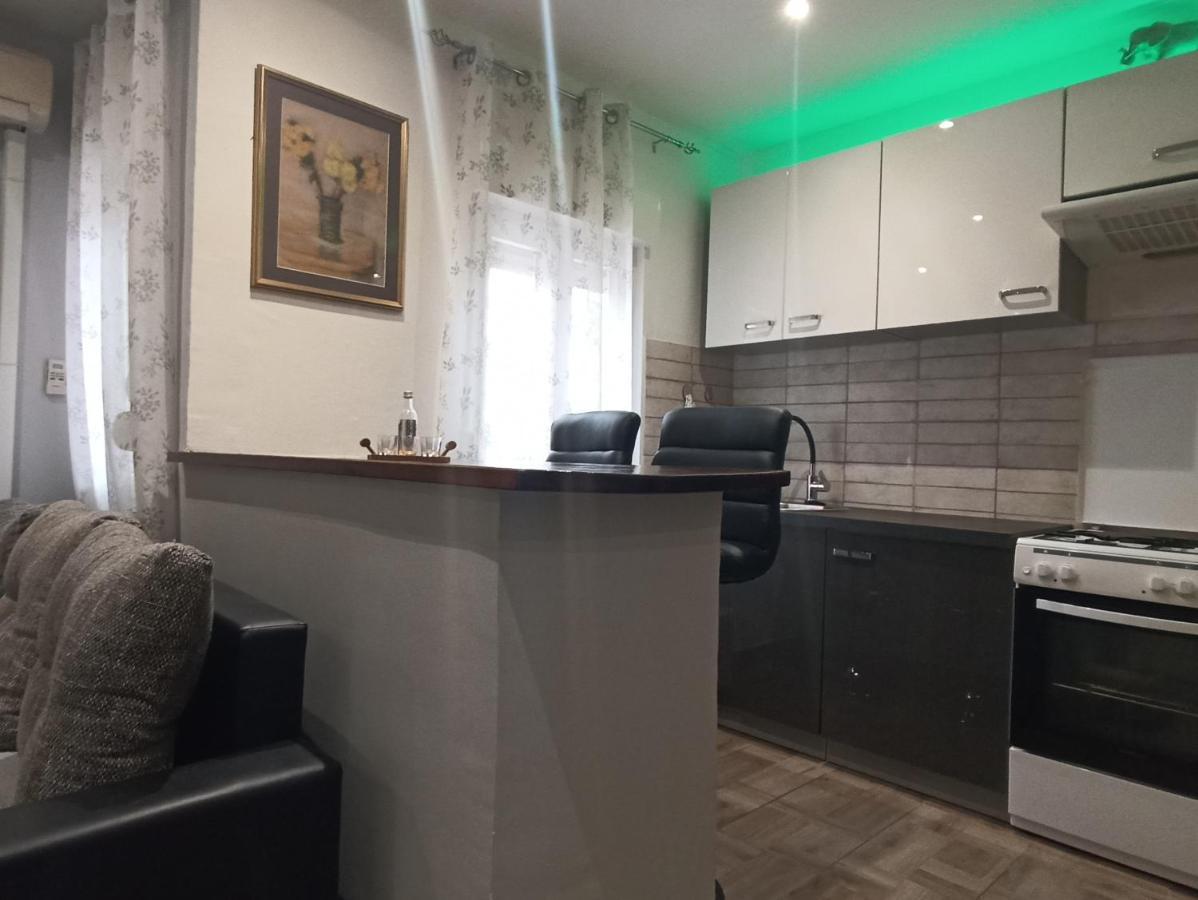 Hukic A2 And A1 Apartment Fazana Exterior photo
